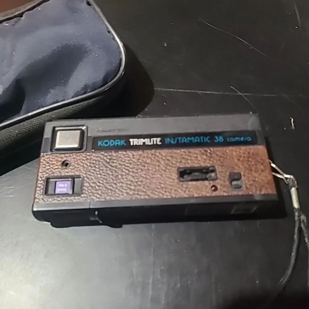 Kodak Trimlite Instamatic 38 Camera. untested. Camera and bag